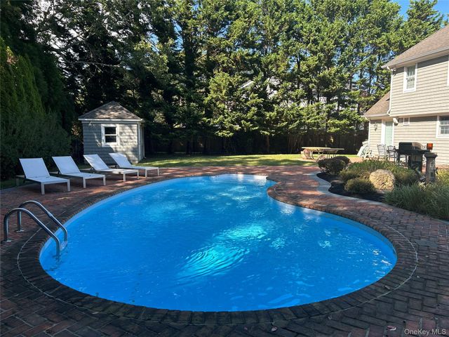 18 Landing Lane, East Quogue, NY 11942