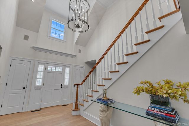 18 Landing Lane, East Quogue, NY 11942