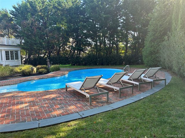 18 Landing Lane, East Quogue, NY 11942