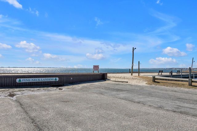 18 Landing Lane, East Quogue, NY 11942