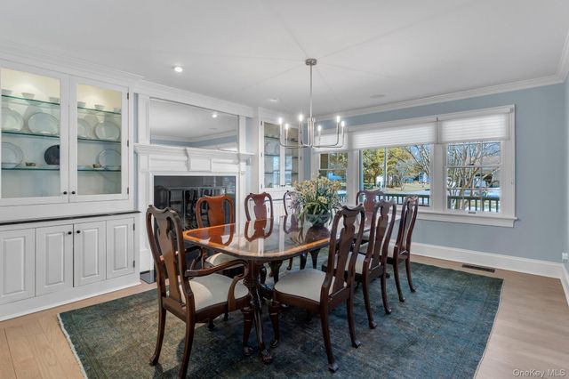 18 Landing Lane, East Quogue, NY 11942