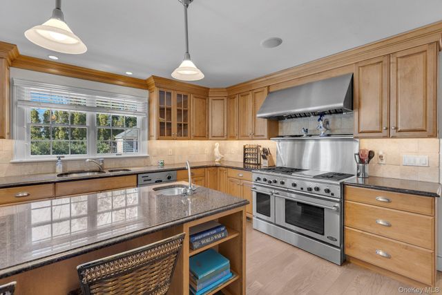 18 Landing Lane, East Quogue, NY 11942