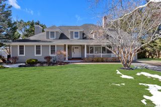 18 Landing Lane, East Quogue, NY 11942