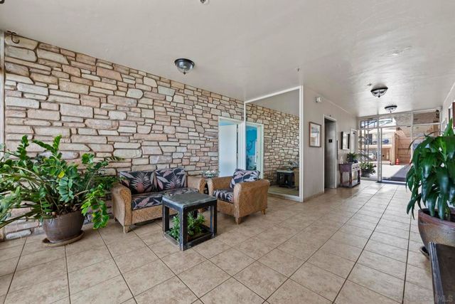 4878 Pescadero 101, San Diego, CA 92107
