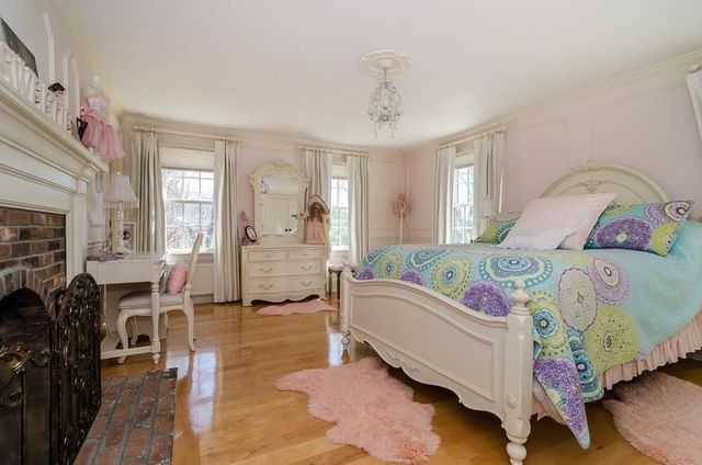 56 Sears Rd, Southborough, MA 01772