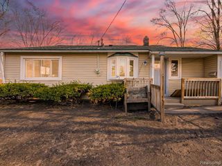 32521 Newaygo Street, Westland, MI 48186