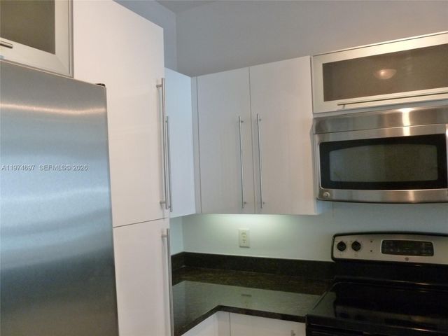 7350 SW 89th St 807S, Miami, FL 33156