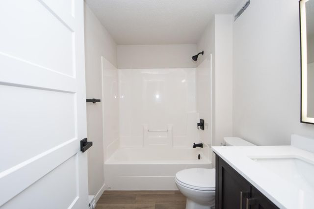 1824 56th Avenue S, Fargo, ND 58104