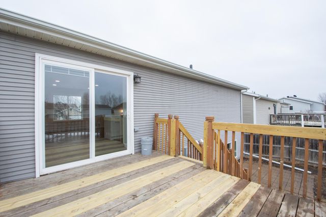 1824 56th Avenue S, Fargo, ND 58104