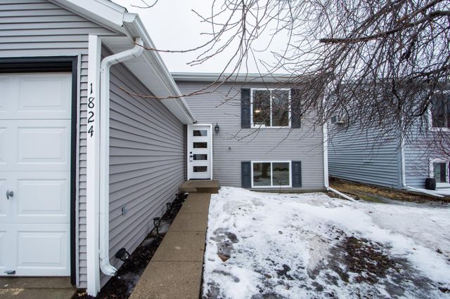 1824 56th Avenue S, Fargo, ND 58104