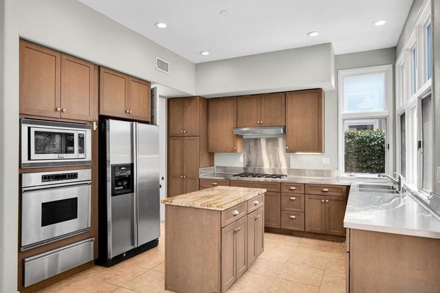 9756 Keeneland Row, La Jolla, CA 92037