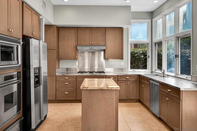 9756 Keeneland Row, La Jolla, CA 92037