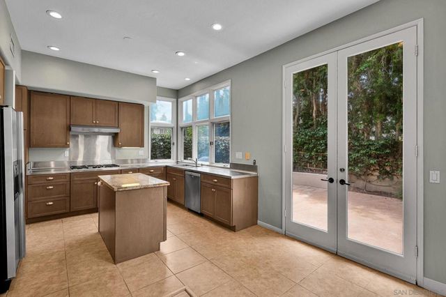 9756 Keeneland Row, La Jolla, CA 92037
