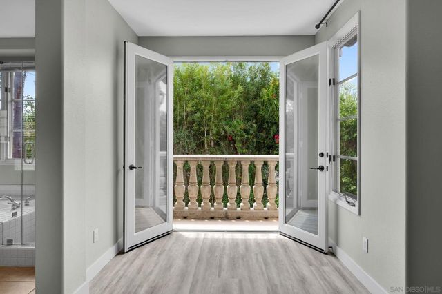 9756 Keeneland Row, La Jolla, CA 92037
