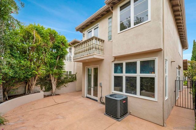 9756 Keeneland Row, La Jolla, CA 92037