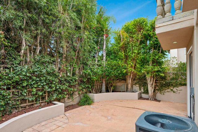 9756 Keeneland Row, La Jolla, CA 92037