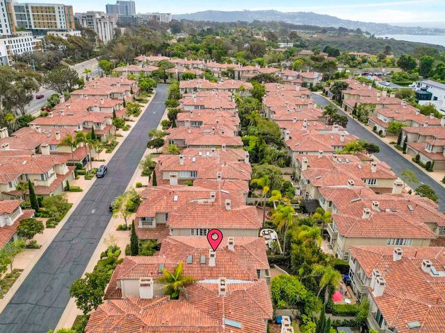 9756 Keeneland Row, La Jolla, CA 92037