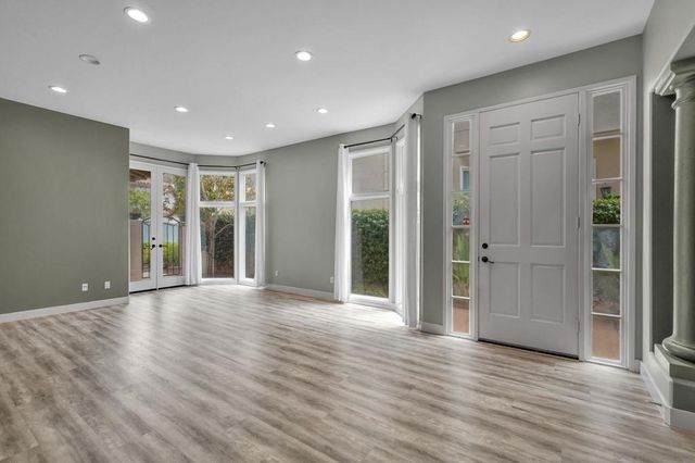9756 Keeneland Row, La Jolla, CA 92037