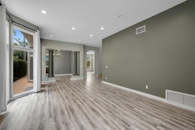9756 Keeneland Row, La Jolla, CA 92037