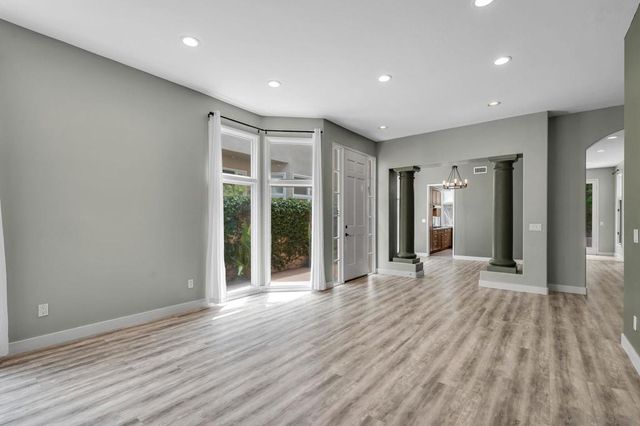 9756 Keeneland Row, La Jolla, CA 92037