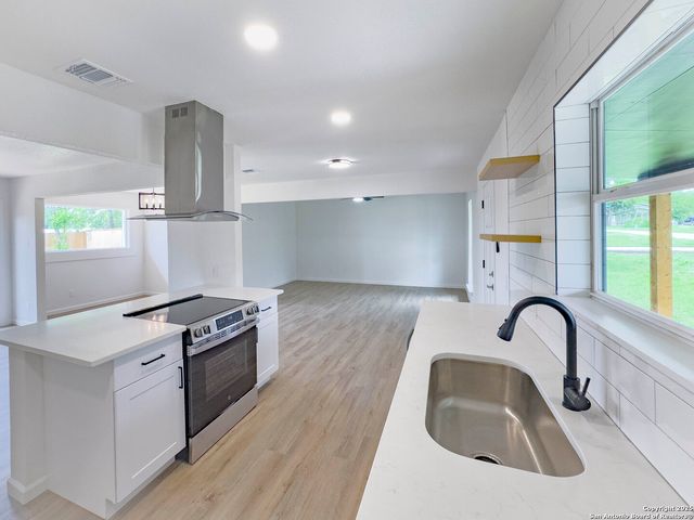 375 W Faust, New Braunfels, TX 78130