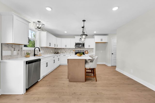 965 Palmyra Rd, Clarksville, TN 37040