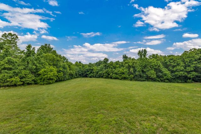 965 Palmyra Rd, Clarksville, TN 37040