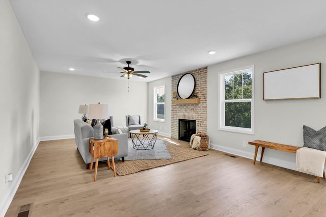 965 Palmyra Rd, Clarksville, TN 37040