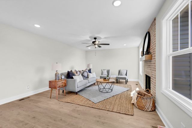 965 Palmyra Rd, Clarksville, TN 37040