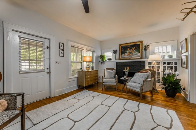 216 E Spring Street 1, 2, and 3, Fayetteville, AR 72701