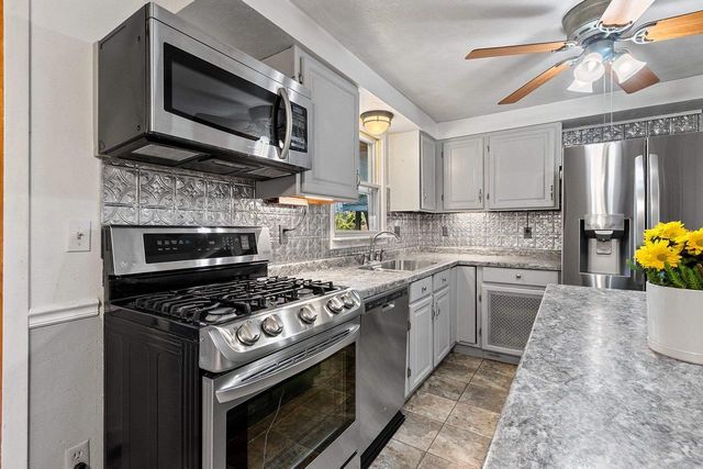 1675 KENNEDY DRIVE, Green Bay, WI 54304