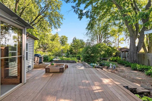 1675 KENNEDY DRIVE, Green Bay, WI 54304