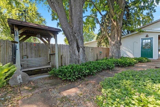 1675 KENNEDY DRIVE, Green Bay, WI 54304