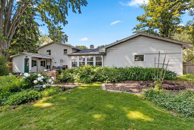 1675 KENNEDY DRIVE, Green Bay, WI 54304