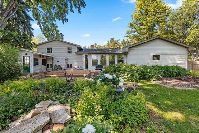 1675 KENNEDY DRIVE, Green Bay, WI 54304