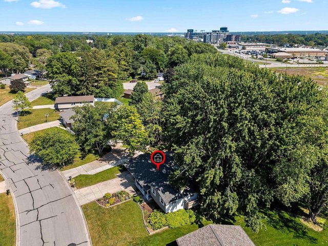 1675 KENNEDY DRIVE, Green Bay, WI 54304