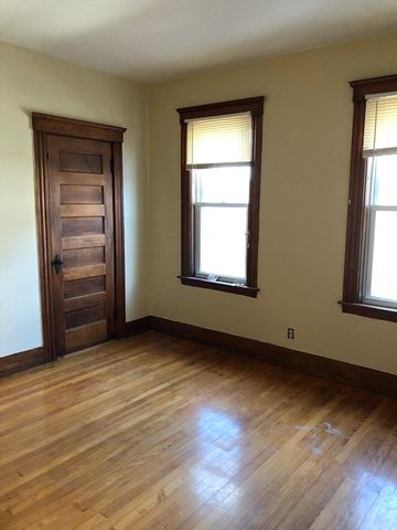 9 Euclid Ave, Worcester, MA 01610