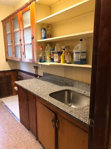 9 Euclid Ave, Worcester, MA 01610