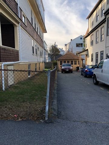 9 Euclid Ave, Worcester, MA 01610