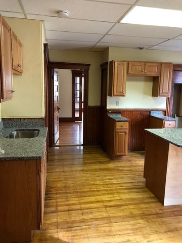 9 Euclid Ave, Worcester, MA 01610