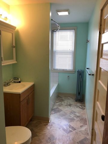 9 Euclid Ave, Worcester, MA 01610