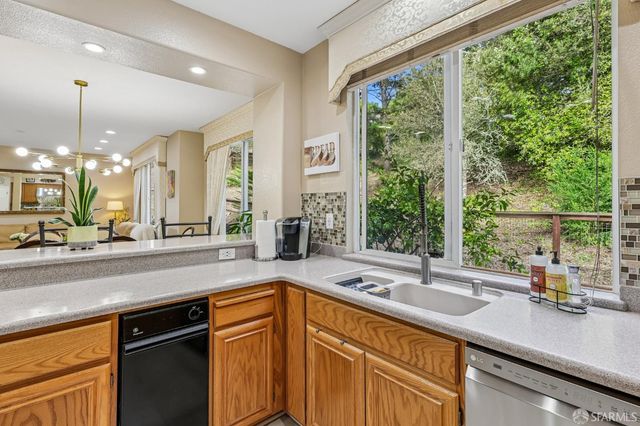356 View Point Court, Pacifica, CA 94044