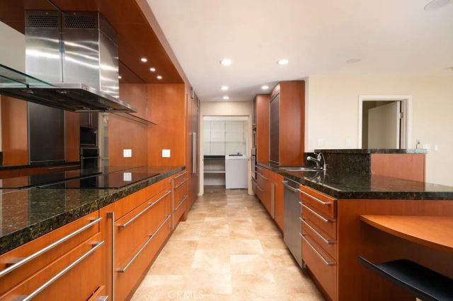 101 SCHOLZ PLAZA PH18, Newport Beach, CA 92663