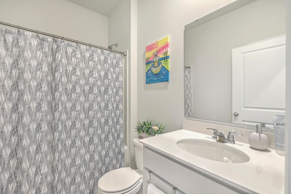 Image 17 of property listing at 124 Lagoona Drive, Summerville, SC 29483