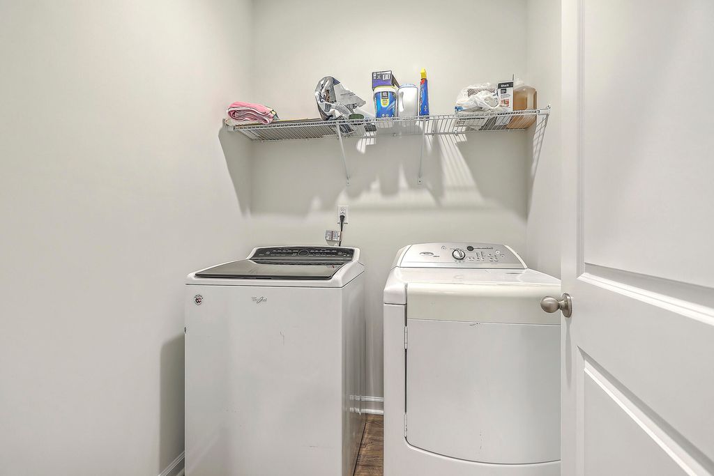 Image 19 of property listing at 124 Lagoona Drive, Summerville, SC 29483