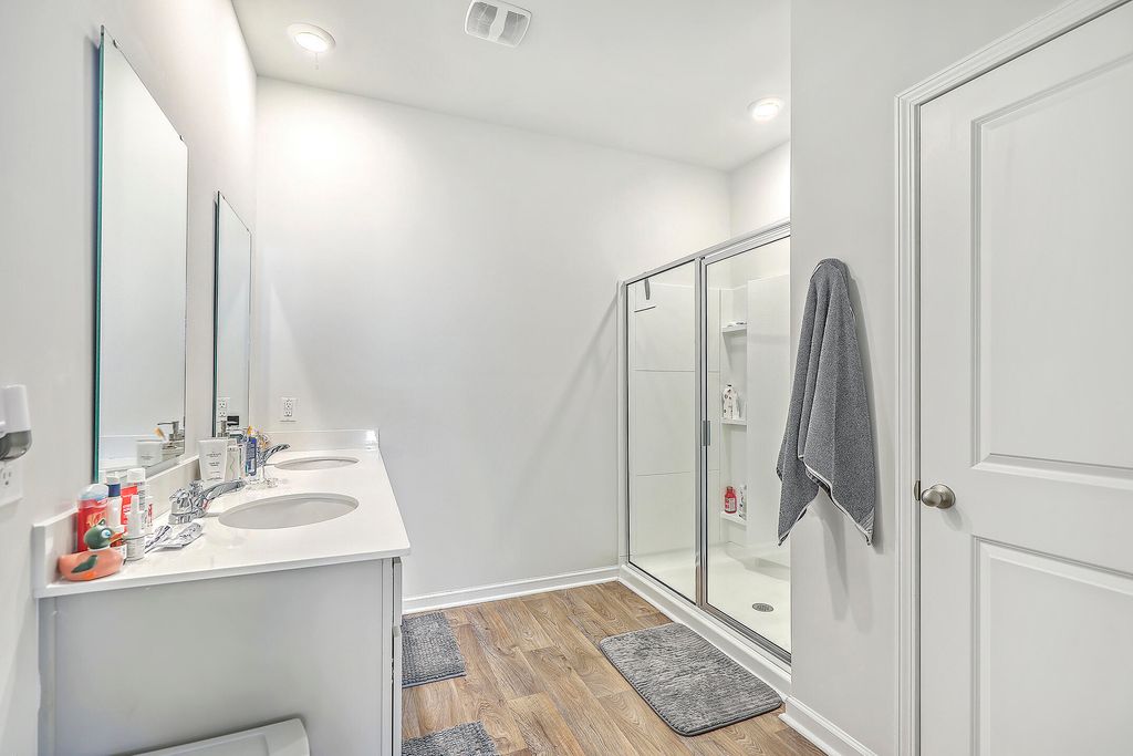 Image 21 of property listing at 124 Lagoona Drive, Summerville, SC 29483