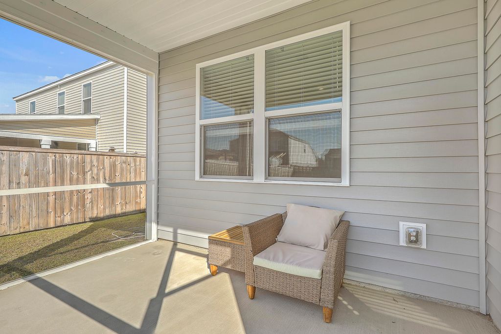 Image 24 of property listing at 124 Lagoona Drive, Summerville, SC 29483