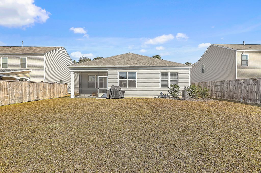 Image 28 of property listing at 124 Lagoona Drive, Summerville, SC 29483