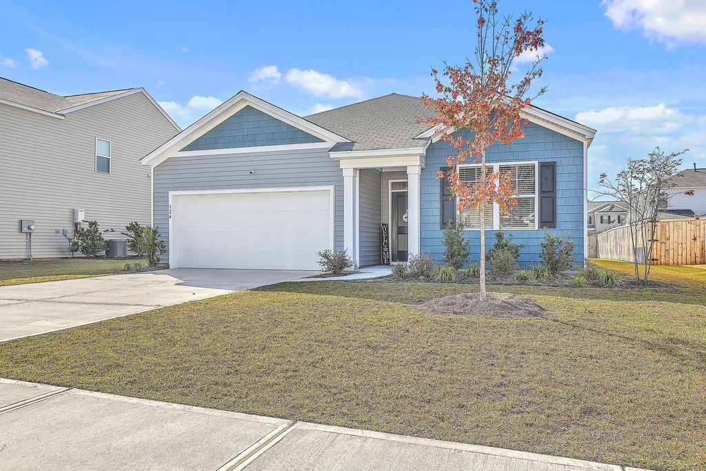 Image 30 of property listing at 124 Lagoona Drive, Summerville, SC 29483