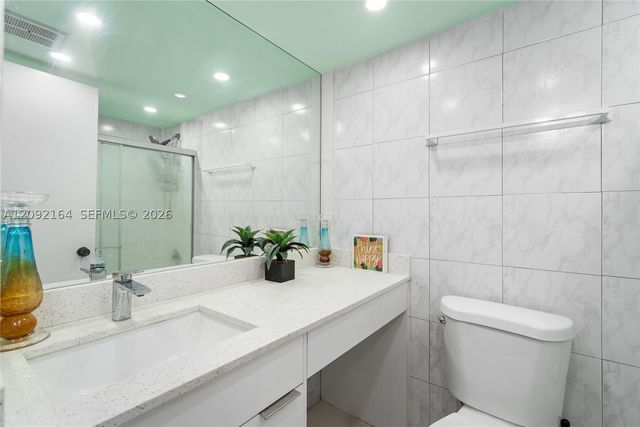 3670 Inverrary Dr 2R, Lauderhill, FL 33319